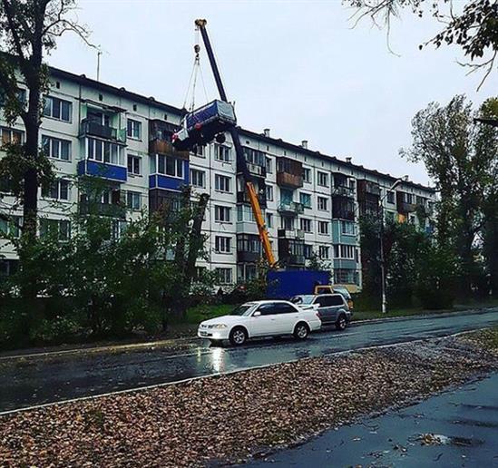 Anh chàng chịu chơi nghĩ ra cách tặng hoa 'đốn tim' bạn gái