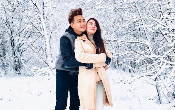 Vợ chồng Kha Ly tận hưởng không khí lạnh âm 3 độ C tại Nga, hâm nóng tình cảm hôn nhân