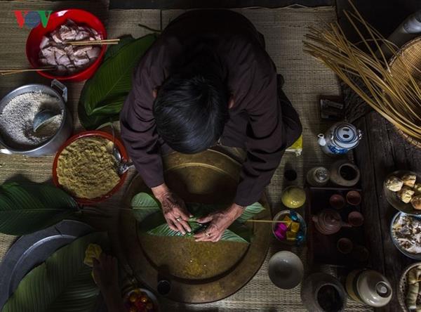 Nồi bánh chưng ngày Tết và niềm vui sum họp