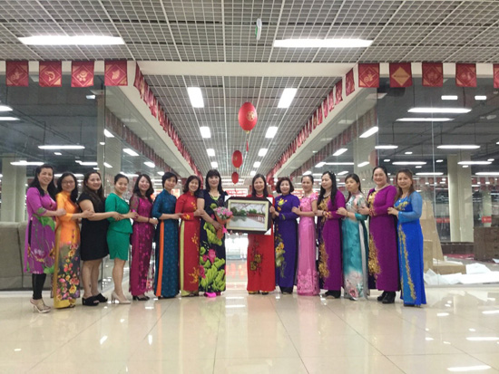 Chi hội phụ nữ TTTM Mátxcơva tiếp Hội LHPN Hà Nội