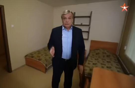 Hé lộ phòng kí túc của ông Putin thời học trường tình báo