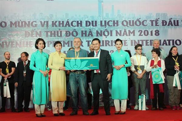 Đón các đoàn khách du lịch nước ngoài đầu tiên của năm 2018