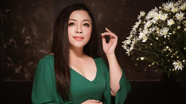 NSƯT Tố Nga: '8 năm, tôi và chồng ăn cơm cùng mâm nhưng không nói chuyện'