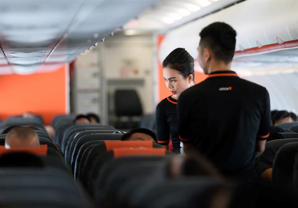 Máy bay phải quay đầu cấp cứu hành khách khó thở vì uống quá nhiều cà phê