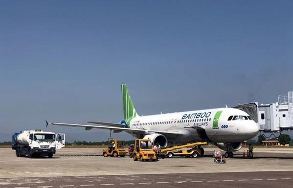 Hành khách mở cửa thoát hiểm, hàng loạt chuyến bay của Bamboo Airways bị chậm giờ