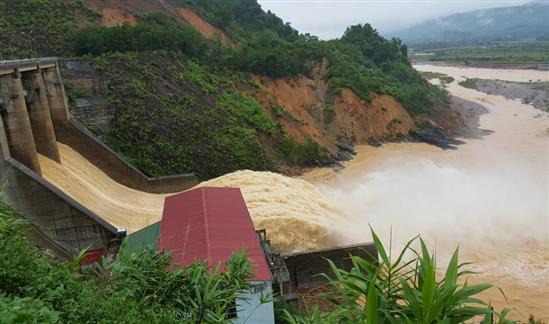 Chủ tịch Hà Tĩnh: Xả lũ hết cỡ như thế dân không kịp trở tay
