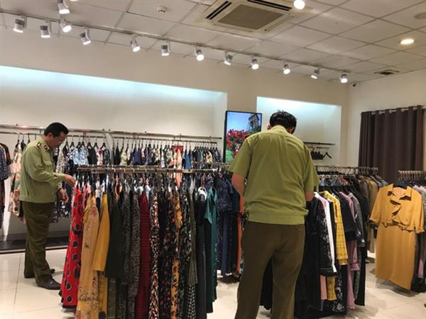 Kiểm tra 5 cửa hàng Seven.AM giữa bê bối cắt mác: Ông chủ xin nợ giấy tờ chứng minh xuất xứ