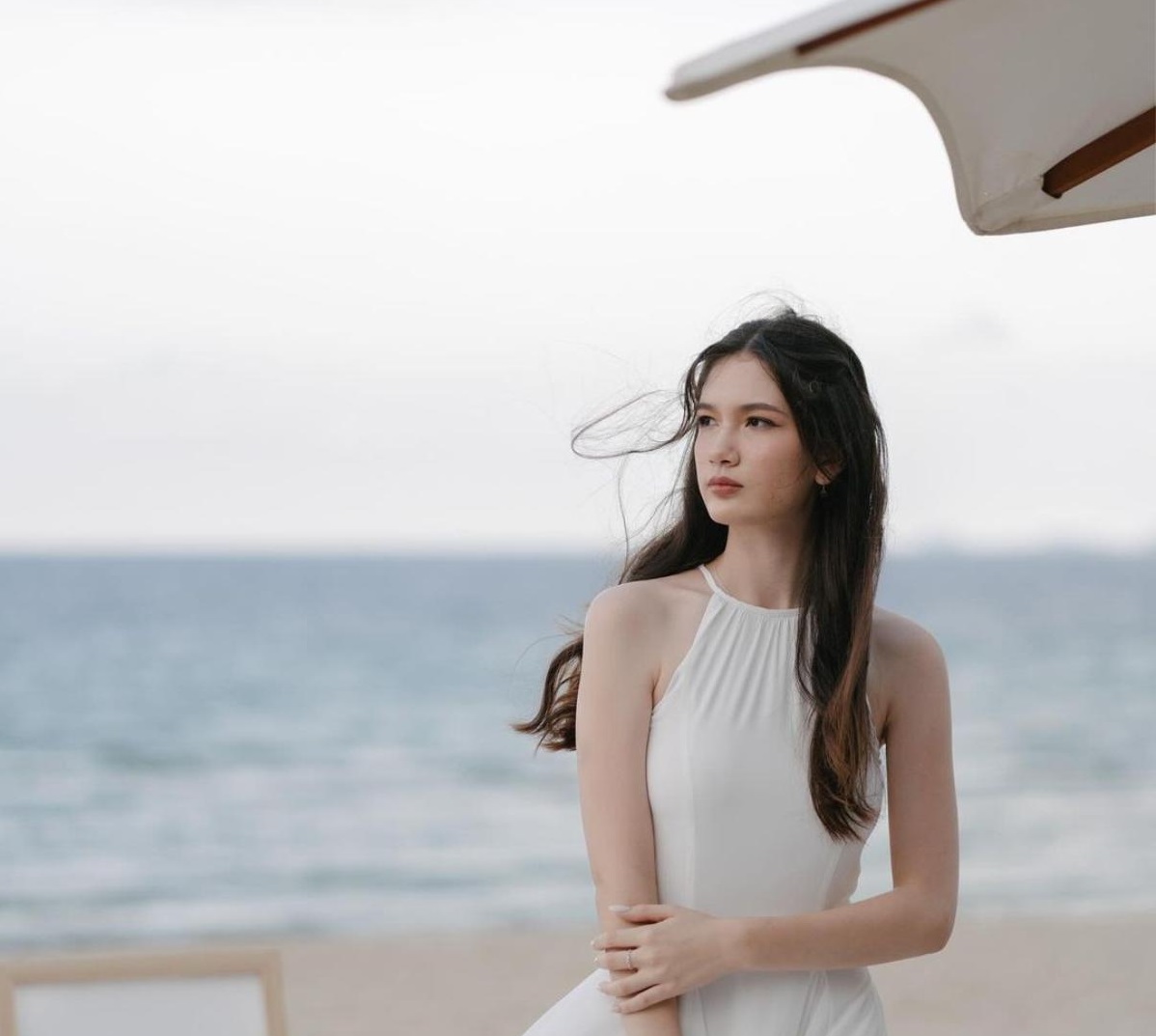 Thủ môn Đặng Văn Lâm có em gái xinh như Hoa hậu