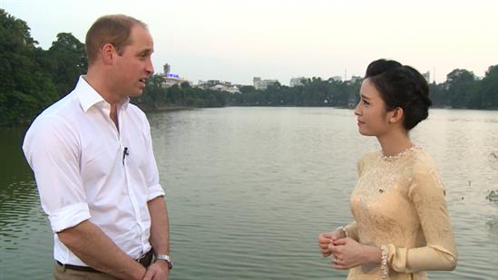 Xinh đẹp và nói tiếng Anh như gió - nữ MC trực tiếp giao lưu với Hoàng tử William là ai?