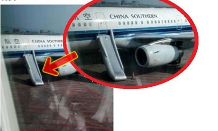 Nữ hành khách mở cửa thoát hiểm máy bay để... đi vệ sinh