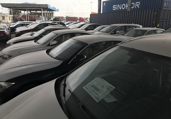 Hàng trăm xe sang BMW phơi nắng mưa ngoài cảng