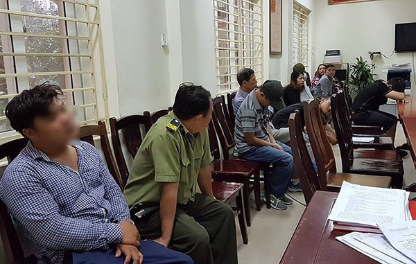 Bắt quả tang bảo vệ thuộc VFF phe vé trận Việt Nam - Philippines