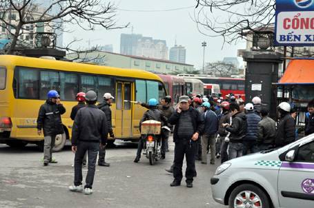 Mệt mỏi trở lại thành phố sau Tết
