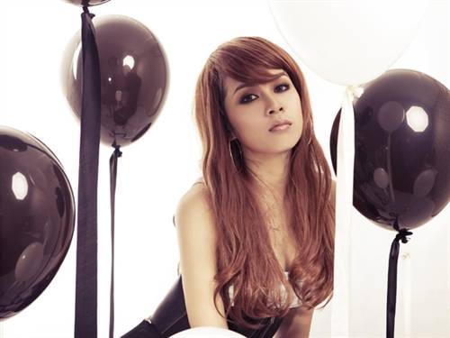 Lưu Hương Giang: Gợi cảm hơn trong năm mới