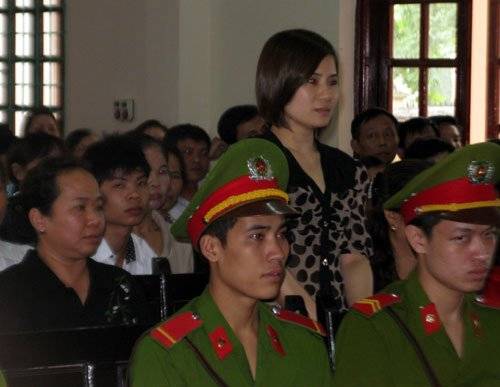 Lời nói sau cùng của người chồng ’ép vợ xem clip sex’ (Cập nhật video)