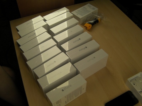 Moskva: Bắt giữ lô hàng 19 chiếc iPhone 6 nhập lậu
