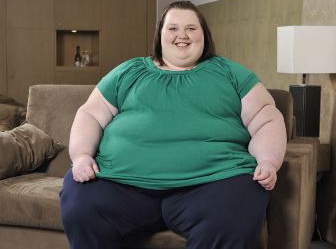 Tá hỏa phá tường giải cứu thiếu nữ mập nhất nước Anh