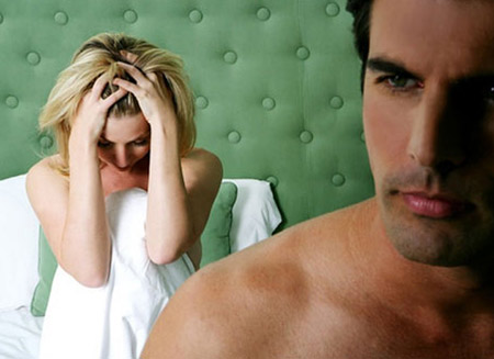 Đêm tân hôn, vợ dọa nếu 'động vào người' sẽ tự tử