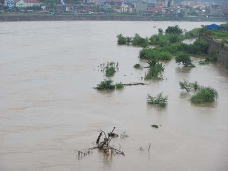 Lào Cai: Lũ quét 13 người chết và mất tích