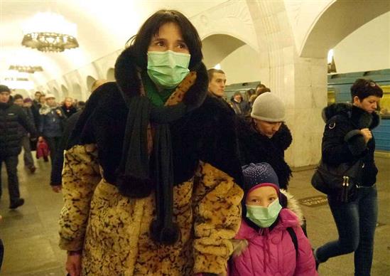 Moskva: Tàu điện ngầm được khử trùng bằng tia cực tím để phòng chống cúm