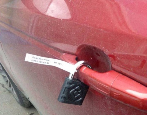 Moskva: Kiểu móc khoá lên cửa xe, đòi tiền chuộc