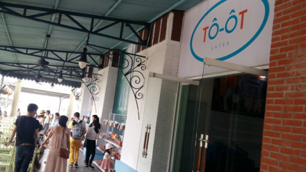 Người Trung Quốc đứng sau tất cả điểm bán hàng “chỉ phục vụ khách Trung Quốc” tại Quảng Ninh