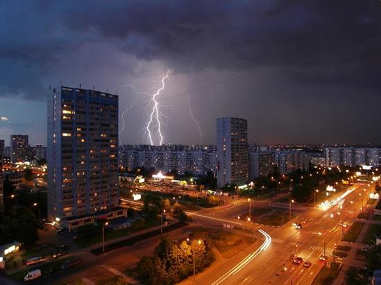 Moskva: Sét đánh chết người trong cơn mưa sáng nay