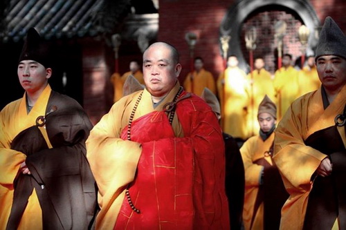 Thiếu Lâm Tự chao đảo vì tin đồn sư trụ trì có nhiều bạn gái