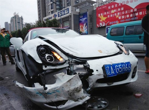 Lần đầu lái Porsche mất hơn 5 tỉ đồng