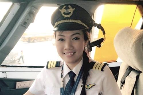 Những nữ phi công xinh đẹp chinh phục bầu trời