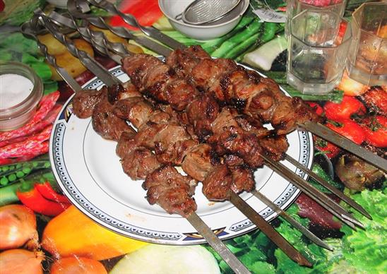 Thịt nướng Shashlik: tinh hoa ẩm thực không lẫn đâu được của người Nga