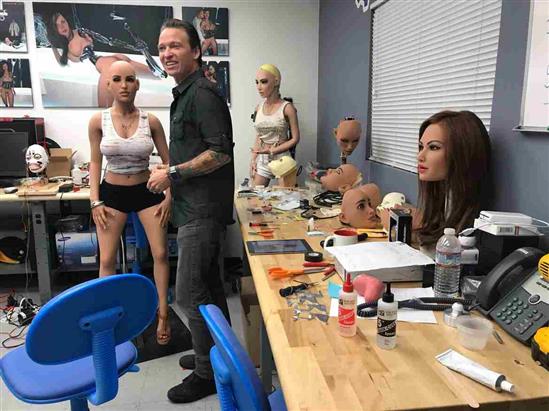 AI biến Robot tình dục thành người yêu 