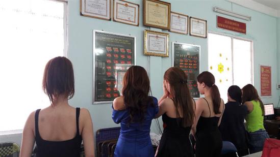 Đường dây mại dâm người mẫu, ca sĩ 2.500 USD/lượt tổ chức như thế nào?
