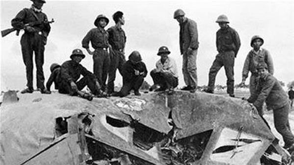 Anh hùng phi công tiết lộ lý do hạ gục 'pháo đài bay bất khả xâm phạm' đầu tiên của Mỹ