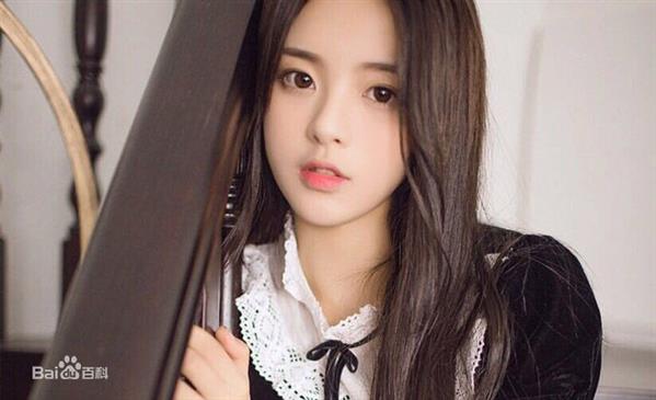 Mỹ nhân đình đám Hoa ngữ Dương Siêu Việt: Nghịch lý showbiz khi bất tài lại được tung hô