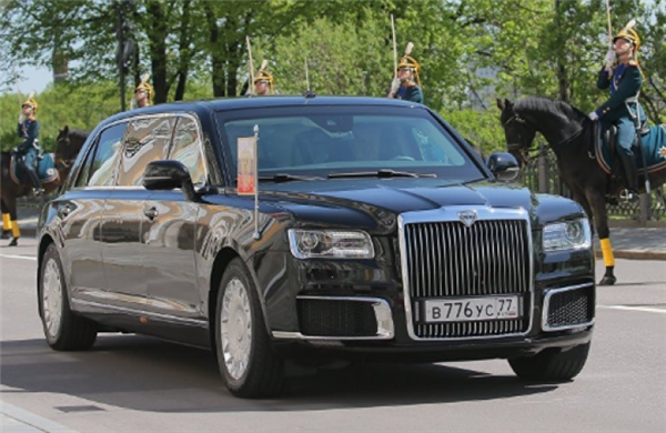Cận cảnh siêu xe chống đạn mới của Tổng thống Nga Putin