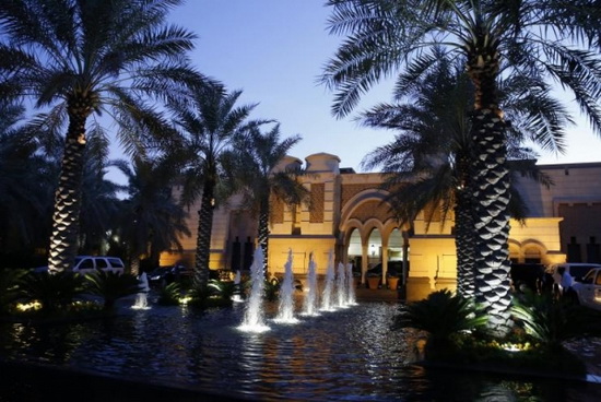 Cuộc sống sang chảnh thách thức mọi ‘dân chơi’ của vua Arab Saudi