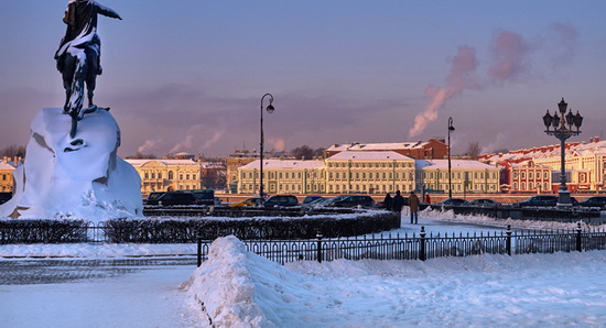 Tuyết màu xanh rơi ở St Petersburg: Chuyện lạ tự nhiên hay thảm họa môi trường?