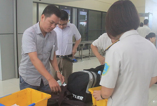 Hành khách tát vào mặt nhân viên hàng không bị cấm bay