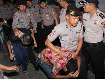 Indonesia ra luật hoạn dâm tặc