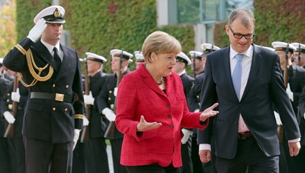 Bà Merkel: Nga, Mỹ mới có thể dập tắt khủng khoảng di cư