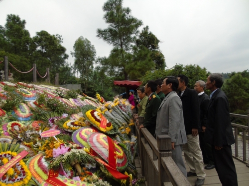 Hàng nghìn lượt người viếng mộ Đại tướng Võ Nguyên Giáp ngày 22/12