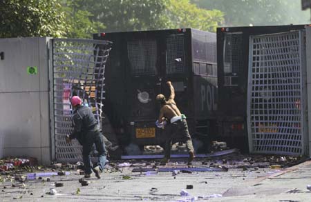 Chính phủ Thái Lan không hoãn bầu cử bất chấp biểu tình đẫm máu