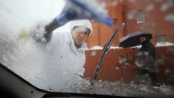 Moskva: Trời ấm nhanh đột ngột, tuyết rơi, gió mạnh.