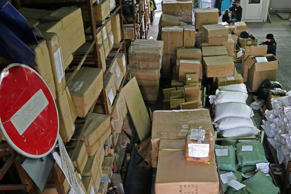 Moskva: Bắt lượng hàng lậu từ TQ trị giá lên đến 1 tỷ rúp