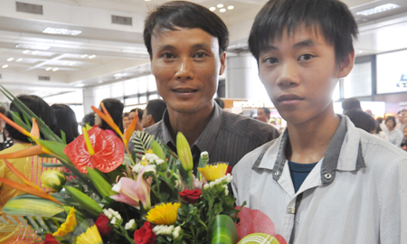 Cha mẹ phụ hồ, con trai giành HC Vàng toán quốc tế
