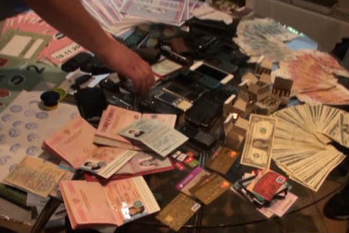 Moskva: Bắt băng nhóm làm giấy tờ giả và  