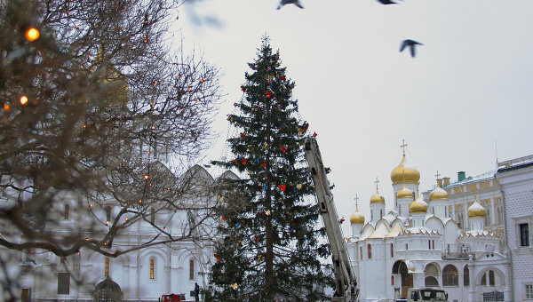 Mátxcơva đón Năm mới 2013 với cây thông cao 30m