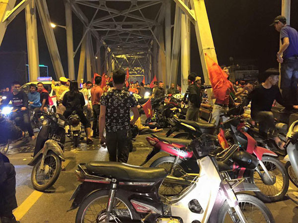 Ẩu đả, tai nạn giao thông liên tiếp trong đêm đi 