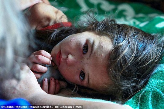 Bé gái 5 tuổi sống sót 12 đêm trong rừng Siberia